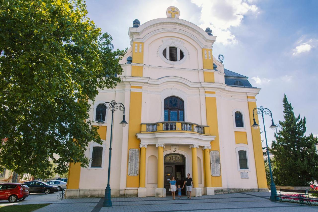 Cherry Apartmanhaz Sárvár Exteriör bild