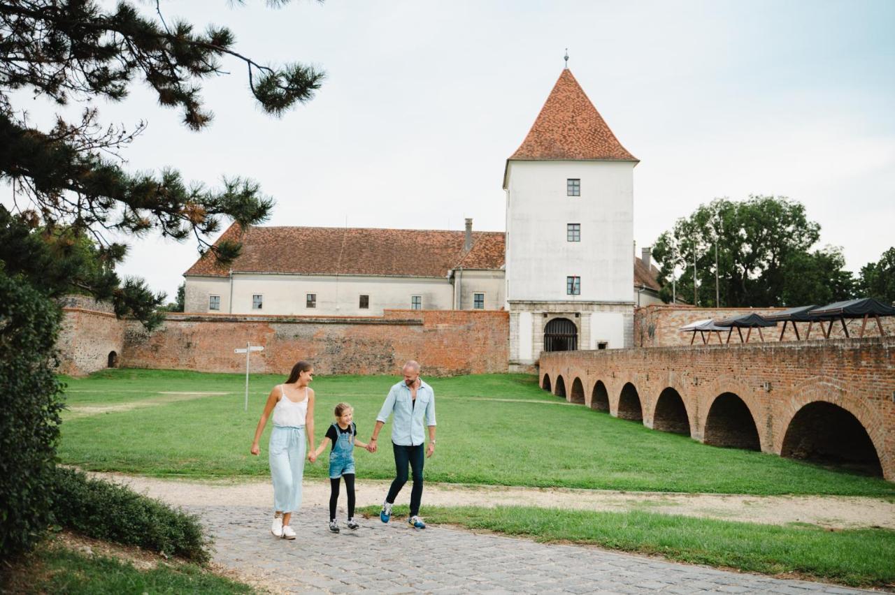 Cherry Apartmanhaz Sárvár Exteriör bild