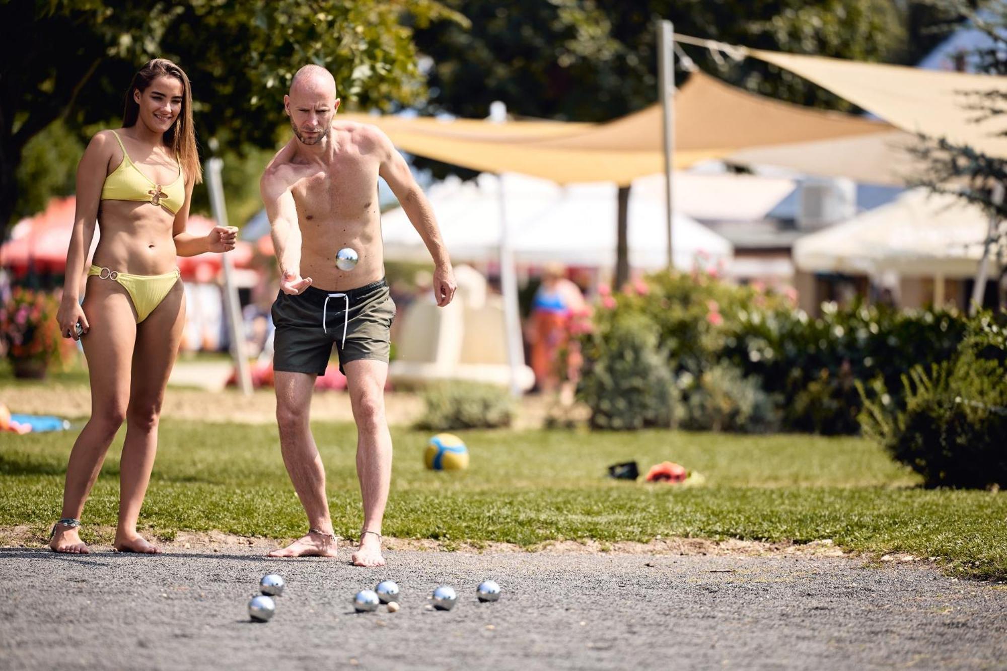 Cherry Apartmanhaz Sárvár Exteriör bild