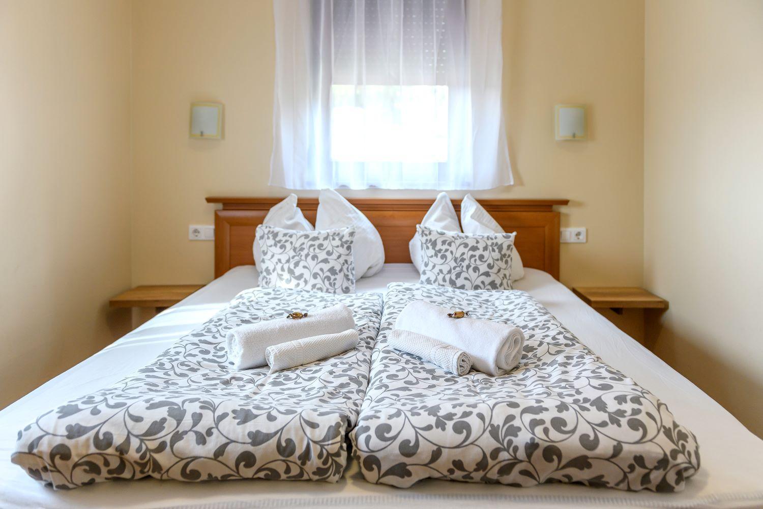 Cherry Apartmanhaz Sárvár Exteriör bild