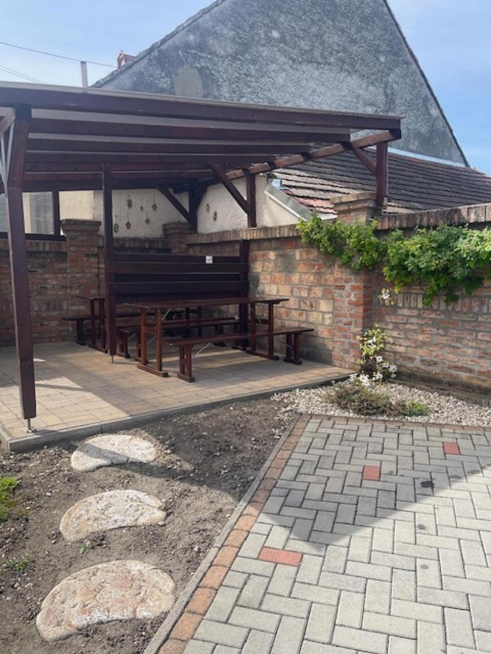 Cherry Apartmanhaz Sárvár Exteriör bild
