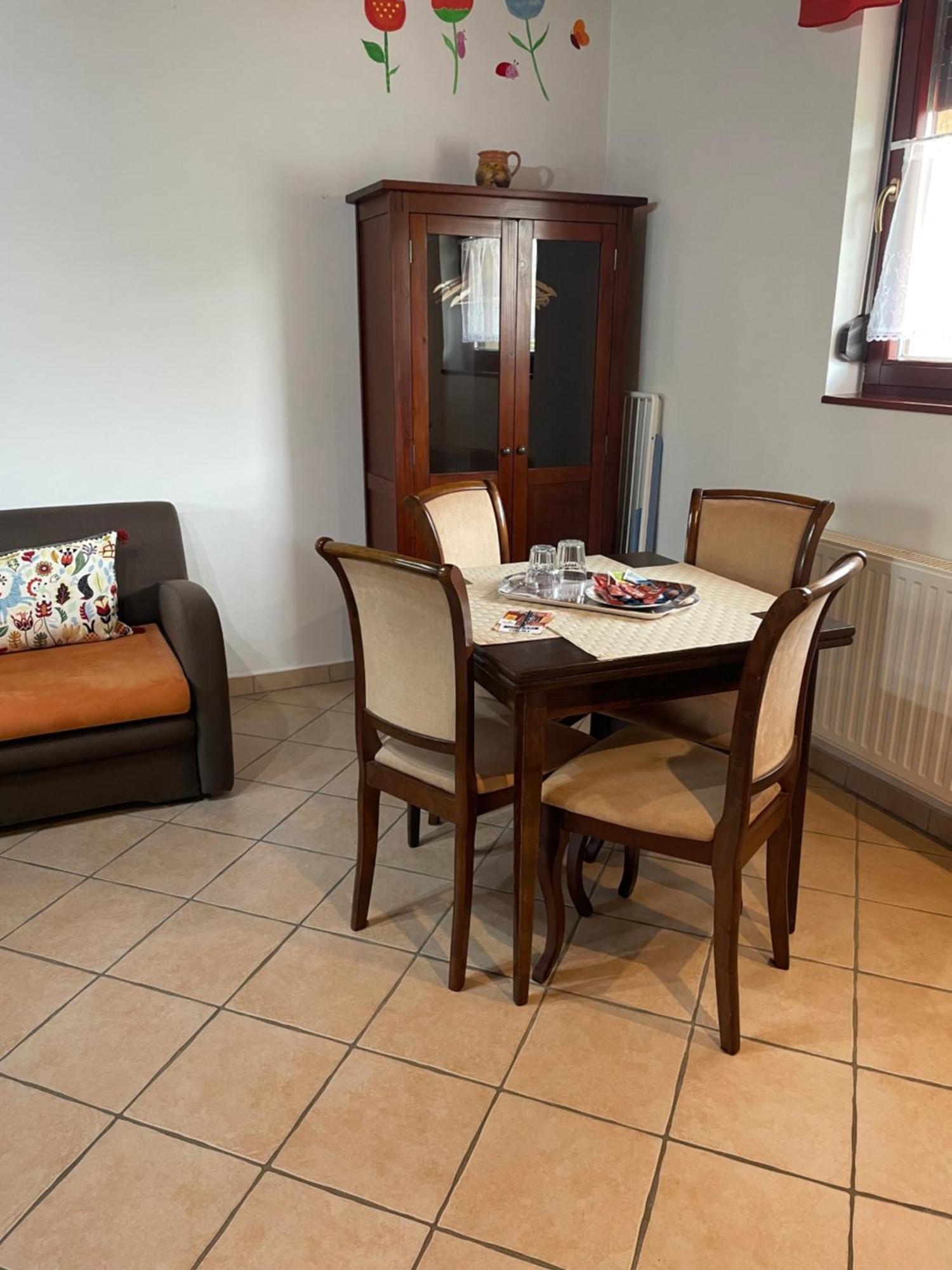Cherry Apartmanhaz Sárvár Exteriör bild