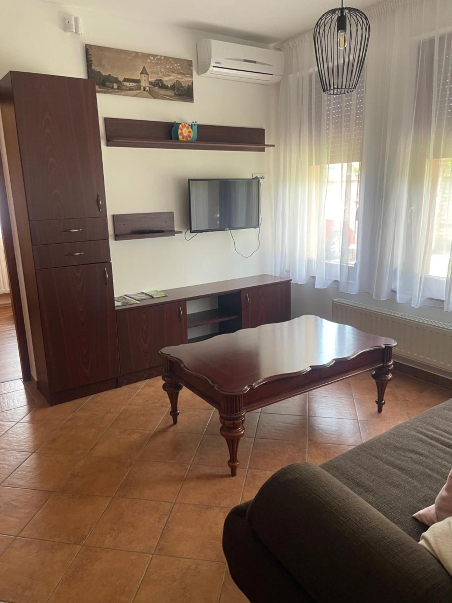 Cherry Apartmanhaz Sárvár Exteriör bild