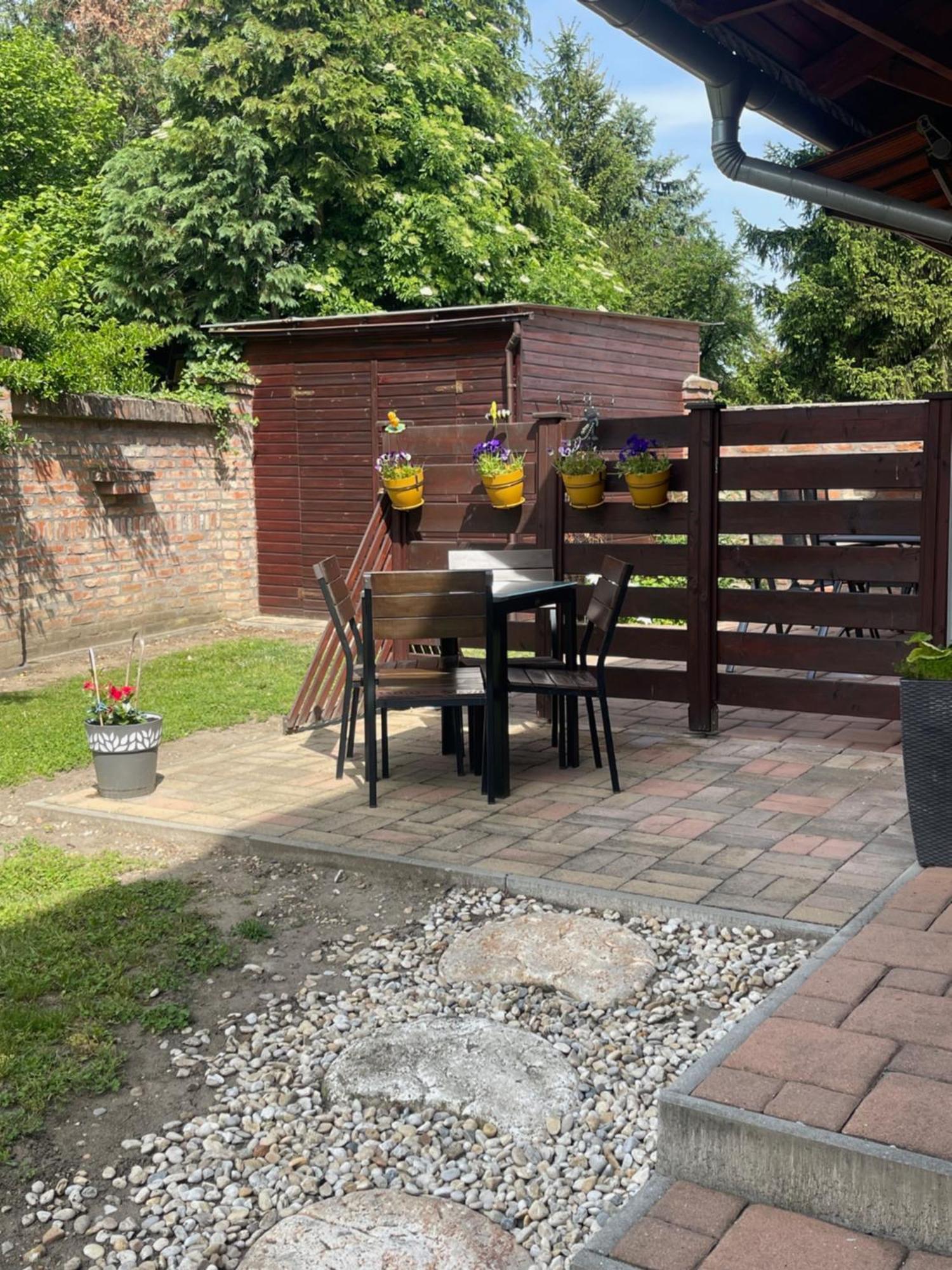 Cherry Apartmanhaz Sárvár Exteriör bild