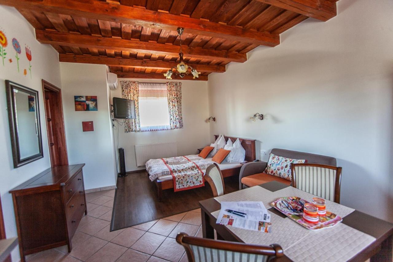 Cherry Apartmanhaz Sárvár Exteriör bild