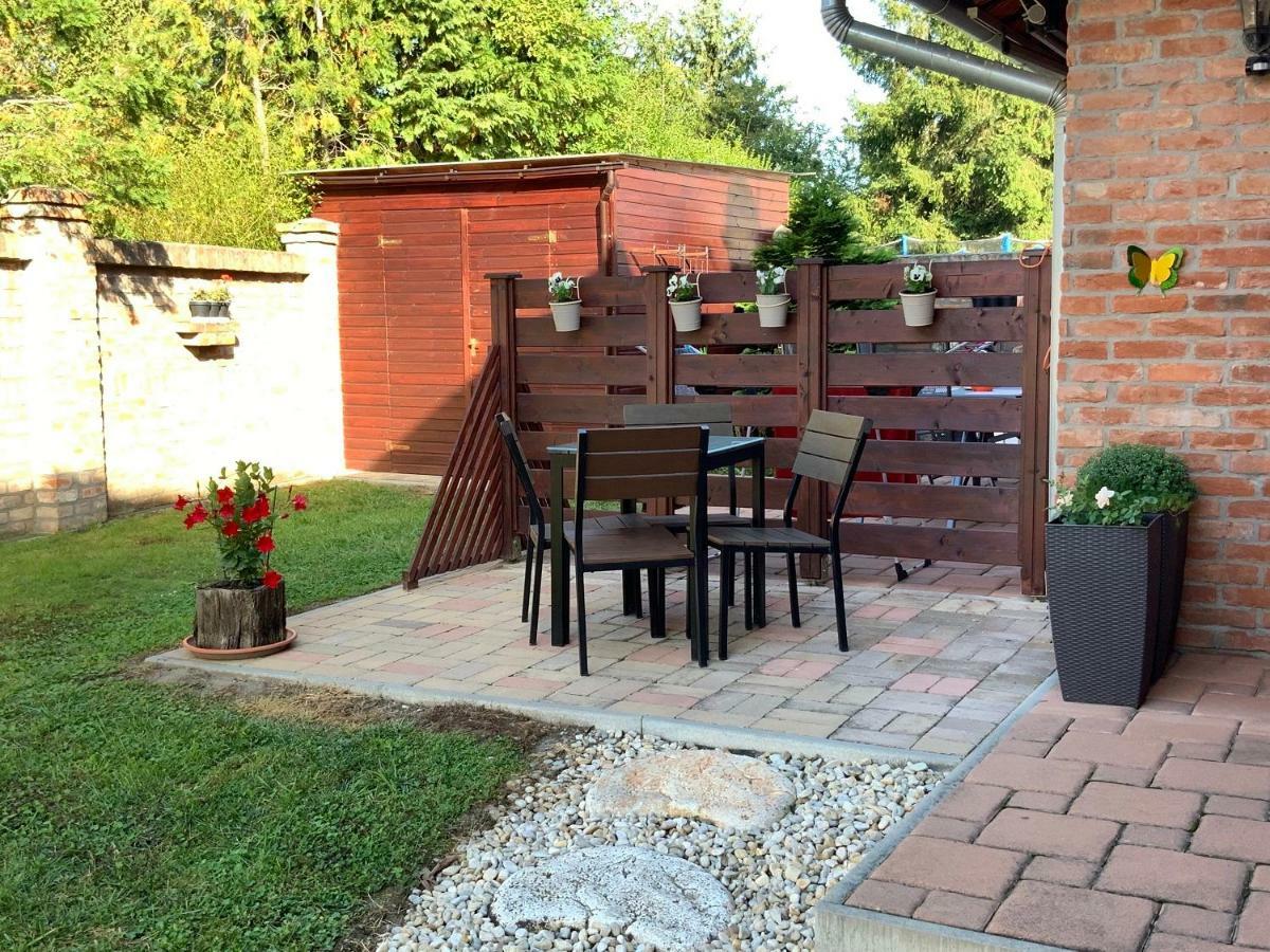 Cherry Apartmanhaz Sárvár Exteriör bild