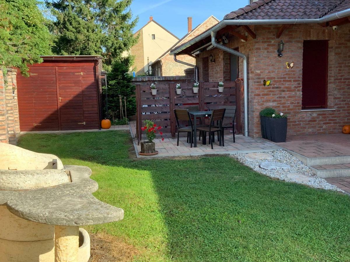 Cherry Apartmanhaz Sárvár Exteriör bild